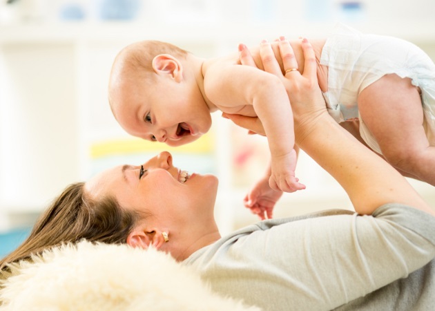 Γιατί δεν πρέπει να αναταράζετε ποτέ το μωρό σας: Ο Δρ. Σπύρος Μαζάνης εξηγεί τι μπορεί να συμβεί