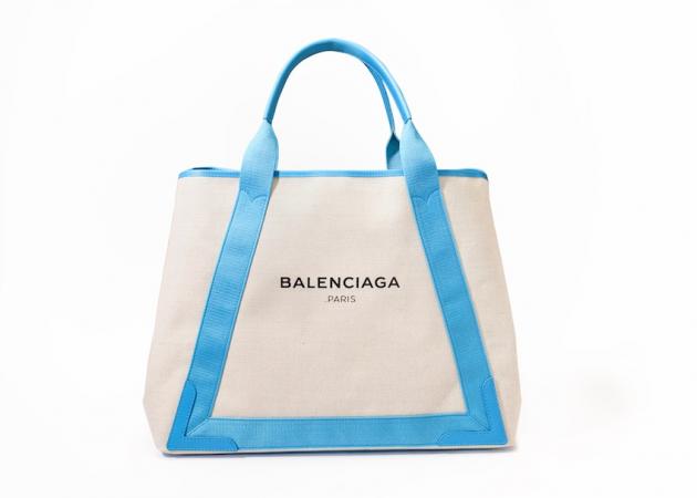 Από τον οίκο Balenciaga… για τη Μύκονο!