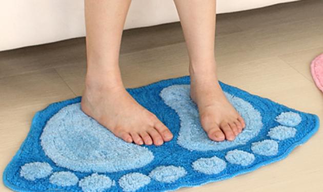 Μέγα λάθος να περπατάμε ξυπόλητοι στο μπάνιο (Βίντεο)