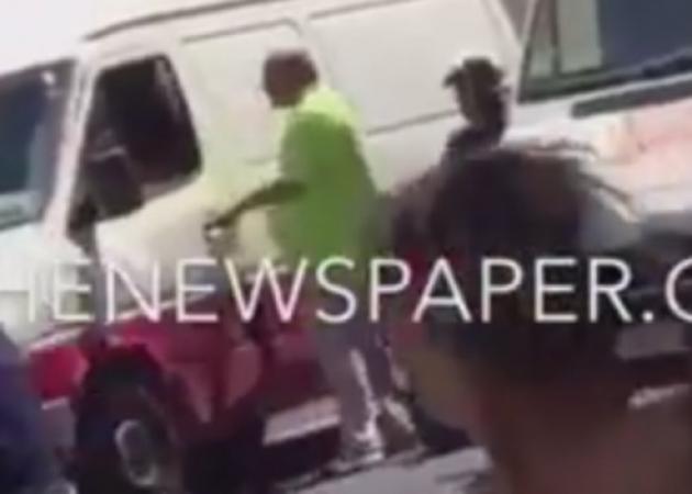Βόλος: Το ντοκουμέντο της επίθεσης Μπέου σε οδηγό που πάρκαρε παράνομα – ”Εγώ δεν είμαι γραβατάκιας”