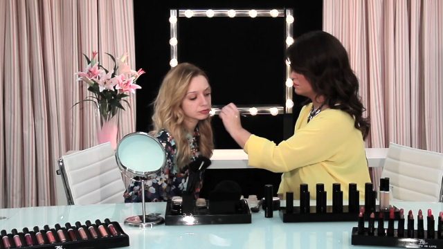 Beauty school επεισόδιο νούμερο 7: Πώς να καλύψεις τα σημάδια ακμής!