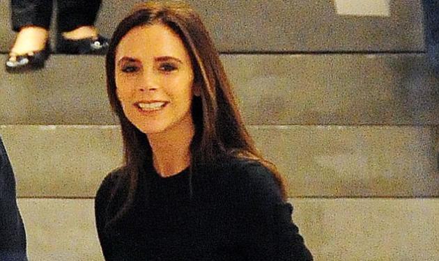 Victoria Beckham: Εξυπηρετεί η ίδια τους πελάτες στην μπουτίκ της!