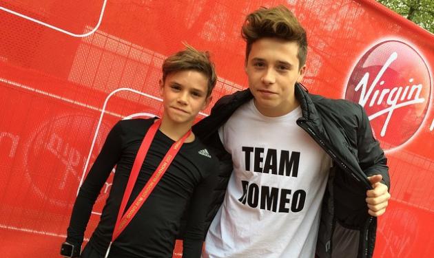 Ο Romeo Beckham έτρεξε στον σε αγώνες δρόμου και η οικογένεια του ήταν εκεί!