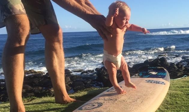 Ποιοι διάσημοι γονείς έβαλαν το μωρό τους από τώρα στη σανίδα του surf;