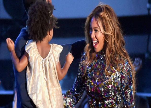 Πρέπει να δεις τι φόρεσε η Blue Ivy στο ντεμπούτο του Lemonade της Beyonce!