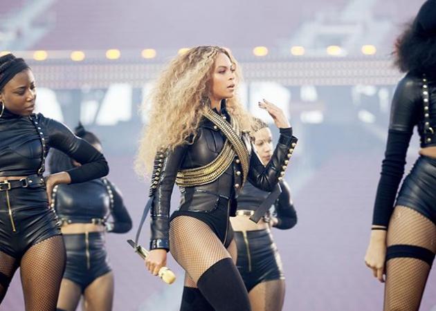 Beyonce: Η “καυτή” εμφάνιση στο “Super Bowl 50” και το πολιτικό μήνυμα για τα δικαιώματα των μαύρων!