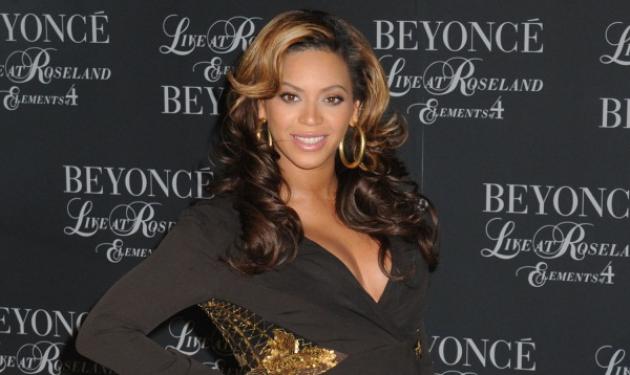 Beyonce: Με ένα στενό μαύρο φόρεμα, δείχνει (ξανά) την φουσκωμένη κοιλιά της