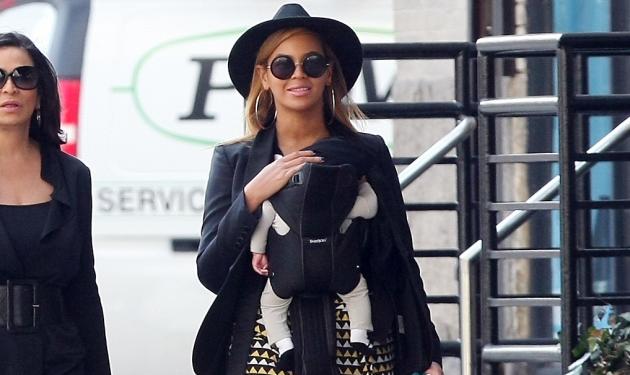 Χαρούμενη μανούλα η Beyonce! Βγήκε βόλτα με την μικρή Blue Ivy