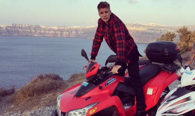 Justin Bieber: Τι γυρεύει στη Σαντορίνη; Δες το βίντεο και τις φωτογραφίες που ανέβασε στο instagram