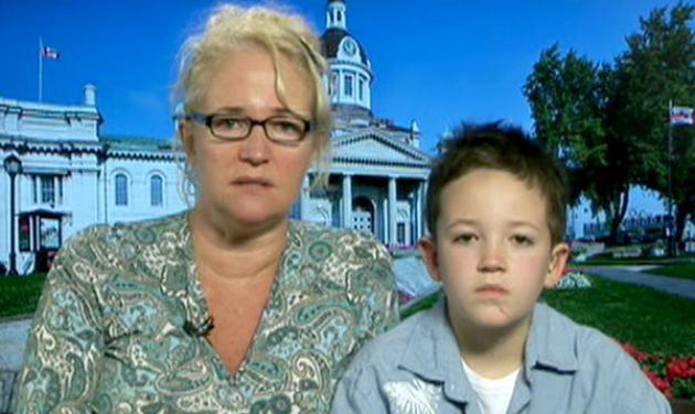 Μαθητής πούλησε τα παιχνίδια του για να φτιαχτεί ο τάφος του πατέρα του