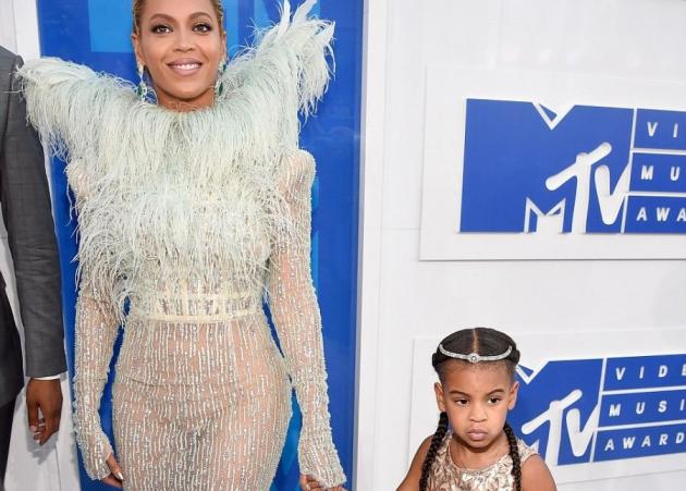 Το φόρεμα που φόρεσε η Blue Ivy στα Mtv Vma κοστίζει 11.000 δολάρια!