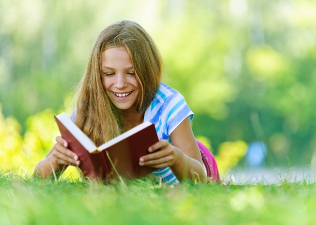 Βιβλία για το καλοκαίρι: Οι αγαπημένοι ήρωες των παιδιών έχουν… ξεπηδήσει από ένα βιβλίο που θα θέλουν να διαβάσουν