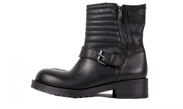 Aυτές οι biker boots πρέπει να γίνουν οπωσδήποτε δικές σου!