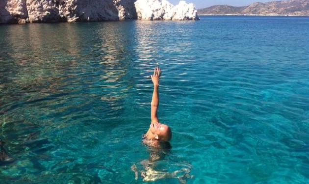 Οι καλοκαιρινές βουτιές της Νάντιας Μπουλέ!