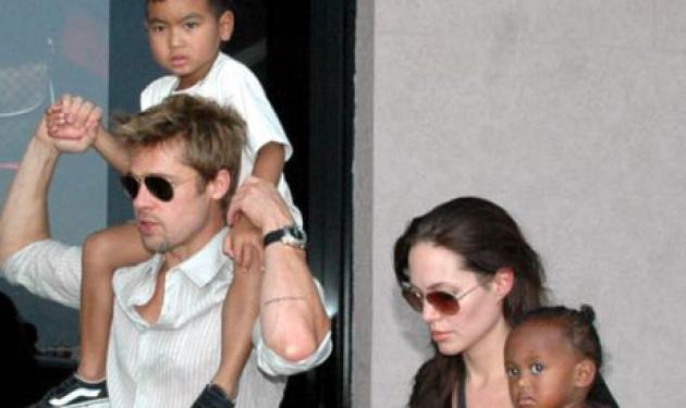 Ο Brad Pitt και η Angelina Jolie στη Σαντορίνη!