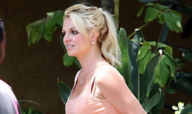 H Britney Spears επιστρέφει στη δισκογραφία