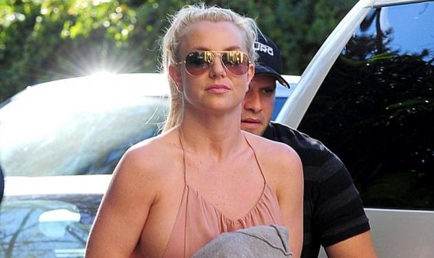 Το παρ’ ολίγον ατύχημα της Britney που πήγε να αποκαλύψει το στήθος της!