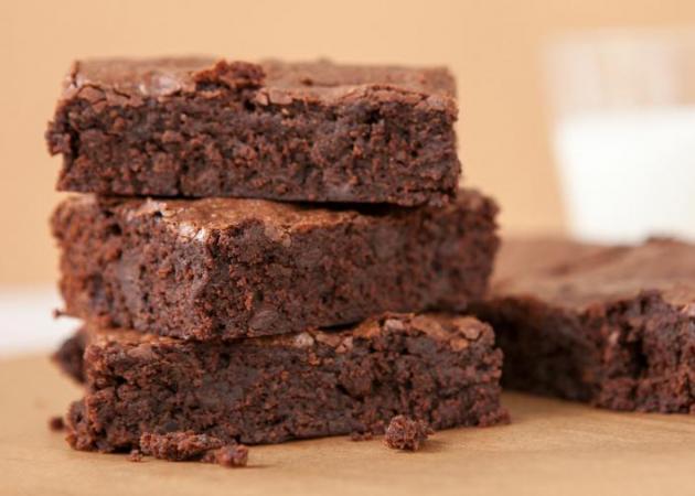 Τα πιο λαχταριστά brownies με τρία υλικά