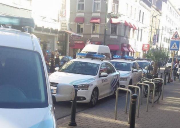 Συναγερμός ξανά στις Βρυξέλλες! Γυναίκα με ματσέτα τραυμάτισε επιβάτες λεωφορείου! Την πυροβόλησαν αστυνομικοί – Εκκενώθηκε η περιοχή