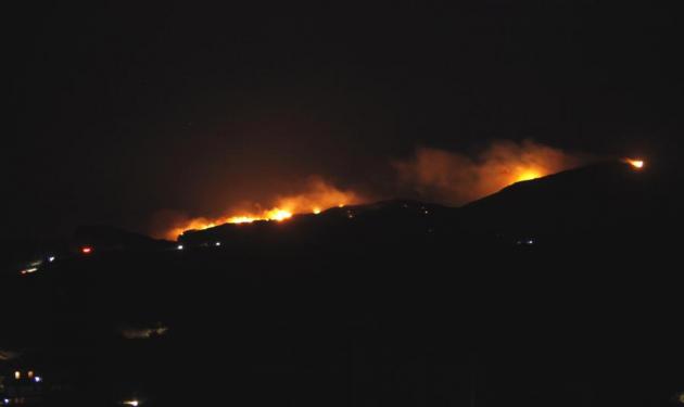 Συναγερμός στην Κέρκυρα – Κοντά σε κατοικημένες περιοχές η μάχη με τις φλόγες