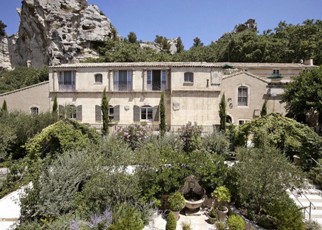 Baumanière: Το εμβληματικό ξενοδοχείο της Προβηγκίας στο “πιο όμορφο χωριό της Γαλλίας”