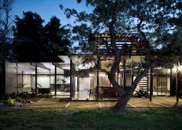 Το καλιφορνέζικο αρχιτεκτονικό “διαμάντι” των 50s που θα σε εντυπωσιάσει