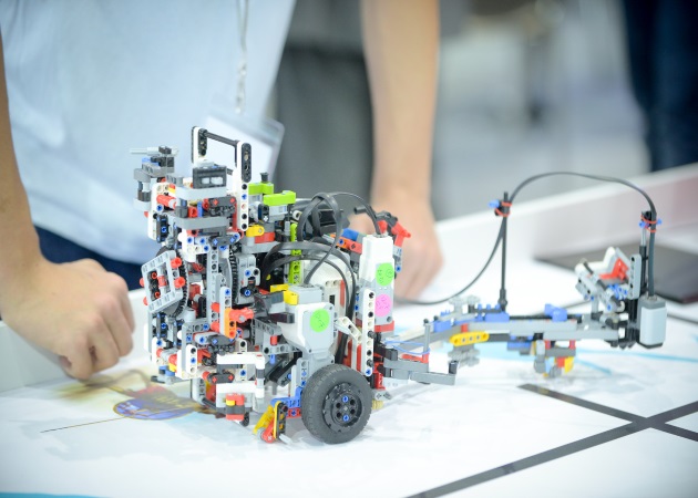 Πανελλήνιος Διαγωνισμός Εκπαιδευτικής Ρομποτικής: Μαθητές νικητές, με ρομπότ από το μέλλον!