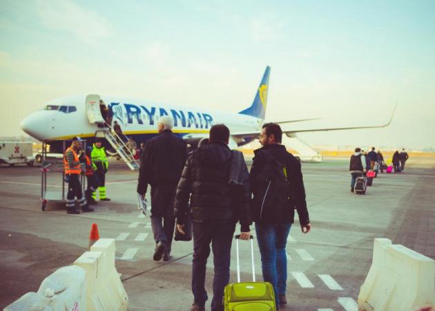 “Πέταξε” με τη Ryanair με τιμή χαμηλότερη από τη μισή!