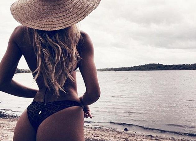 Candice Swanepoel: Ο… άγγελος της Victoria Secret, ολόγυμνη στην παραλία