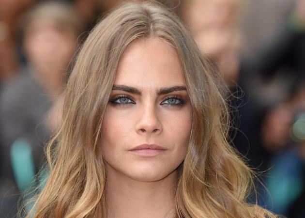 Beauty alert! Η Cara Delevingne έκοψε τα μαλλιά της!