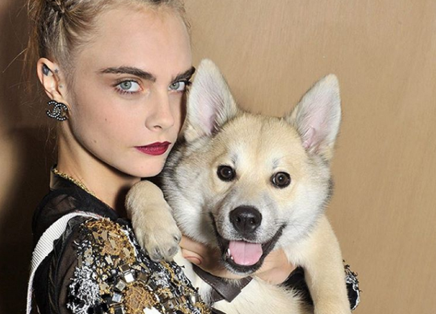 Cara Delevingne: Στο front row του οίκου Chanel χωρίς σουτιέν! Σου άρεσε το look της;