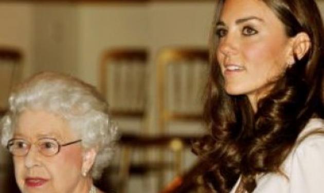 Το σοκ της βασίλισσας Ελισάβετ με το νυφικό της Kate Middleton!