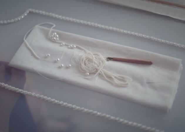 Δες πώς κατασκευάστηκε η couture συλλογή της Chanel για τη σεζόν F/W 2015!