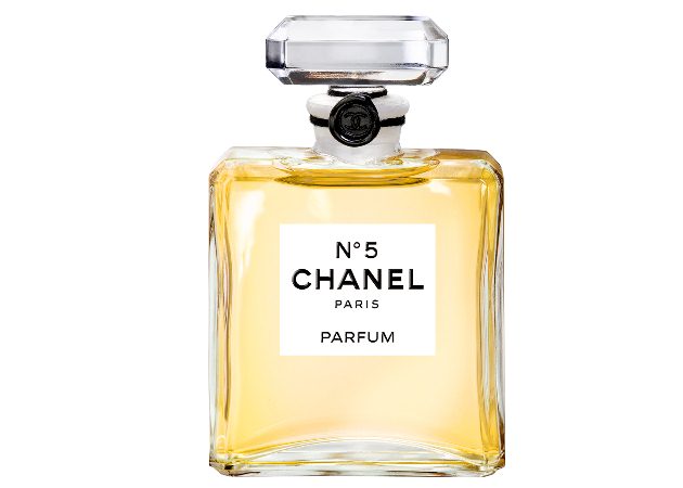 It’s official! Ο Bradt Pitt είναι το πρόσωπο του Chanel no 5 κι έχουμε στα χέρια μας το πιο συγκλονιστικό βίντεο ever!