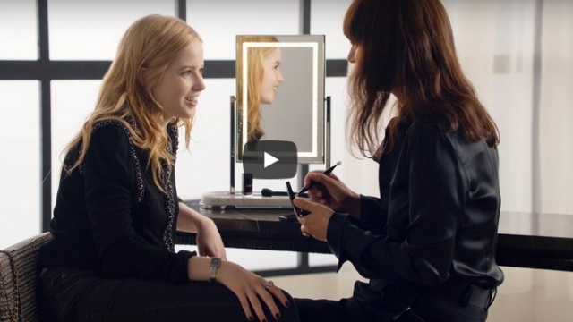 Video! H Lucia Pica μας δείχνει πώς να κάνουμε ένα super fresh μακιγιάζ με μόνο μια παλέτα!