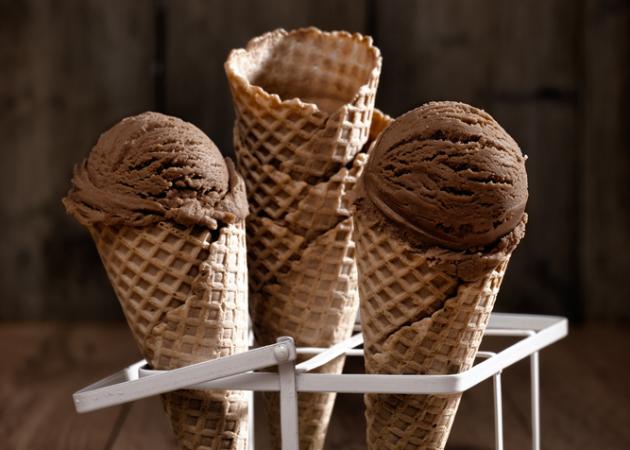 Πώς να φτιάξεις λαχταριστό παγωτό σοκολάτας με 3 υλικά!