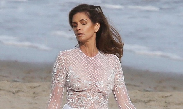 Cindy Crawford: Η αποκαλυπτική φωτογράφιση στα 49 της χρόνια!