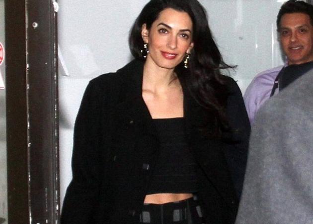 Amal Clooney: Μας δείχνει τους κοιλιακούς της, μετά τα σενάρια για νευρική ανορεξία!