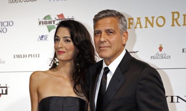 George Clooney: Πλήθος κόσμου τον περίμενε να παντρευτεί στο Δημαρχείο και εκείνος δεν εμφανίστηκε καν!