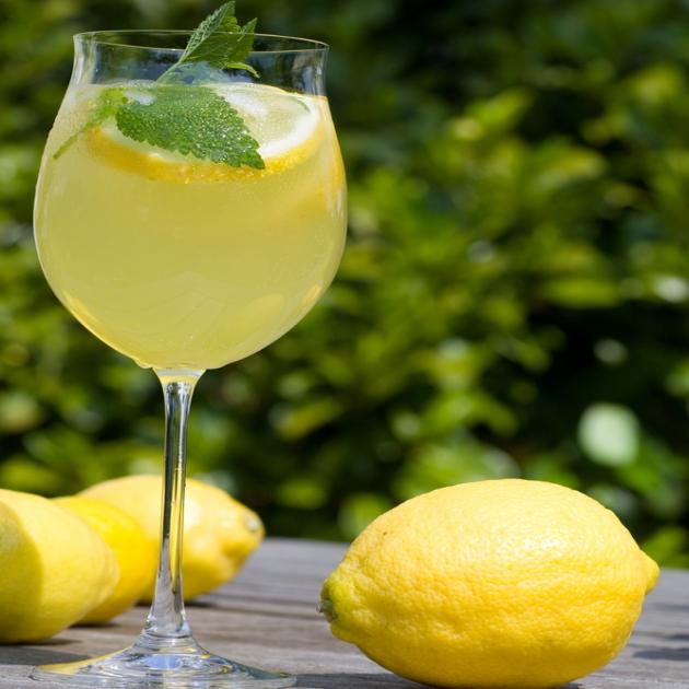 Ανοιξιάτικο cocktail με σαμπάνια και limoncello