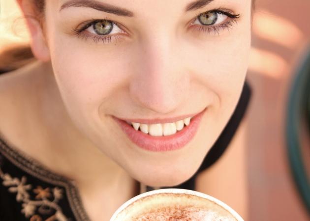 Πόσες θερμίδες έχει ο καφές σου; Τελικά, επιταχύνει τον μεταβολισμό;