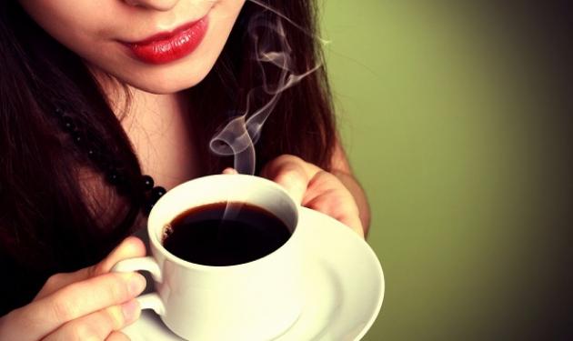 Πόσες θερμίδες έχουν οι πιο δημοφιλείς καφέδες που πίνεις κάθε μέρα;