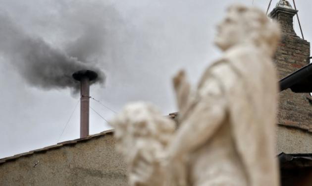 Βατικανό Εκλογή Πάπα: Μαύρος καπνός ξανά!
