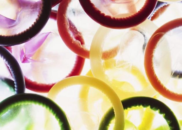 Condom make up! Γιατί οι beauty bloggers χρησιμοποιούν προφυλακτικά για το μακιγιάζ τους! | tlife.gr Condom make up! Γιατί οι beauty bloggers χρησιμοποιούν προφυλακτικά για το μακιγιάζ τους! | tlife.gr