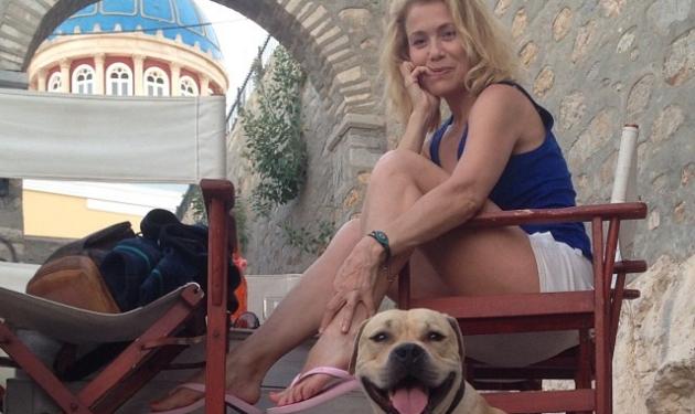 Κωνσταντίνα Μιχαήλ: Η περιοδεία με το θεάτρο, οι καλοκαιρινές διακοπές και ο σκύλος της Δούκας