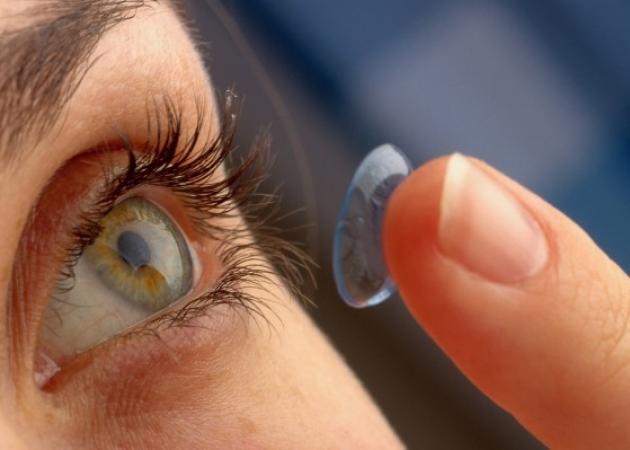 Φακοί επαφής: Πότε κινδυνεύεις με βακτήρια στο μάτι – Προσοχή!