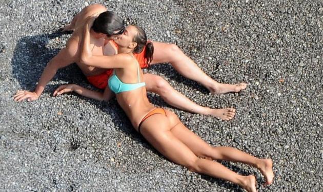 Bradley Cooper – Irina Shayk: Καυτά φιλιά και αγκαλιές στην παραλία! Φωτογραφίες
