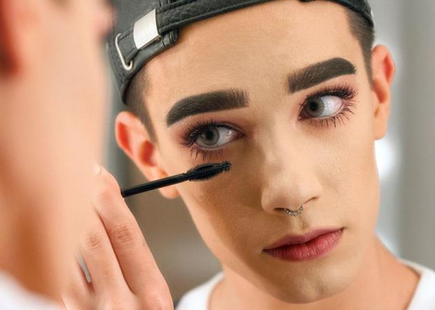 James Charles: το νέο πρόσωπο της Cover Girl μας δείχνει πώς να κάνουμε smokey!