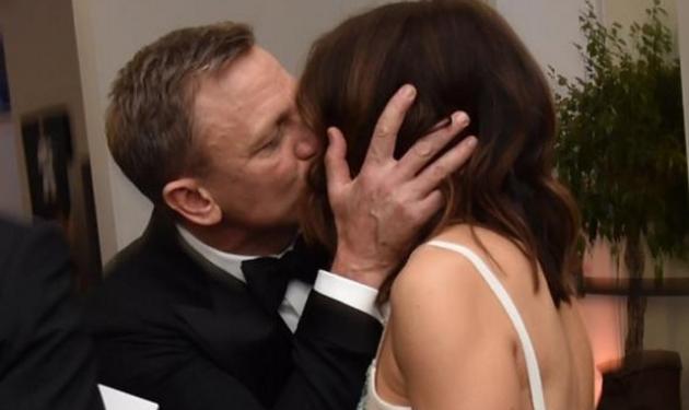 Το αληθινό Bond girl! Τα παθιασμένα φιλιά του Daniel Craig στην σύζυγό του