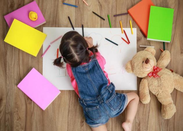 Δημιουργικά παιδιά: Πώς να αυξήσεις τη δημιουργικότητα του παιδιού από τη βρεφική ηλικία